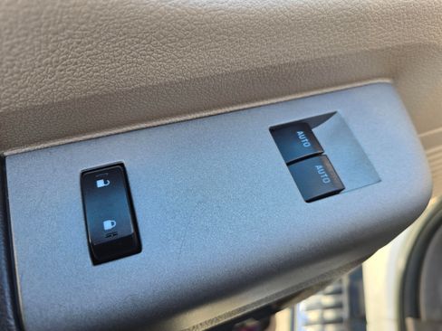 Used 2014 Ford F350 Lariat image 27