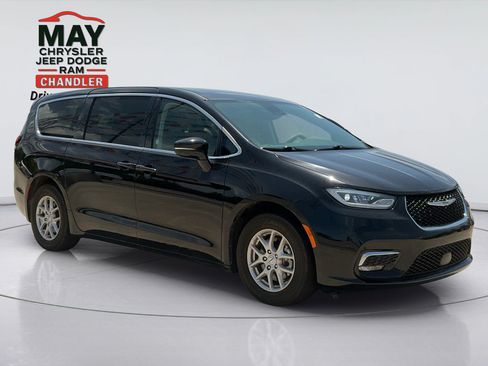 Used 2024 Chrysler Pacifica Touring-L FWD image 1