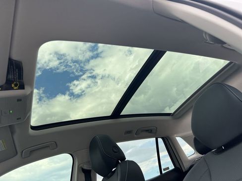 New 2025 Volkswagen Tiguan SE image 21