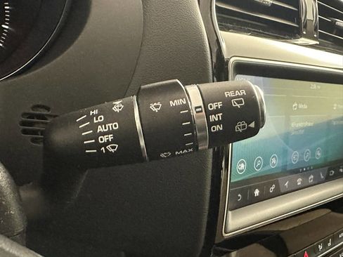 Used 2020 Jaguar F-PACE Premium image 34