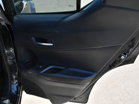 Used 2019 Toyota C-HR LE image 36