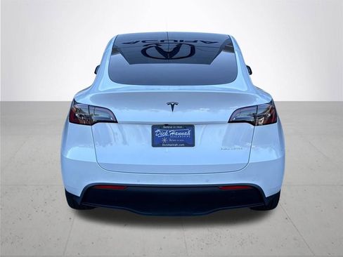Used 2022 Tesla Model Y Long Range image 7