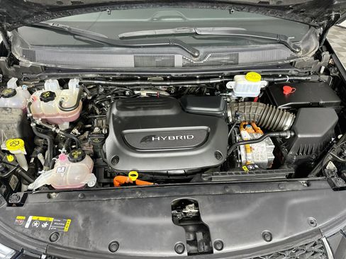 Used 2023 Chrysler Pacifica Touring-L FWD image 31