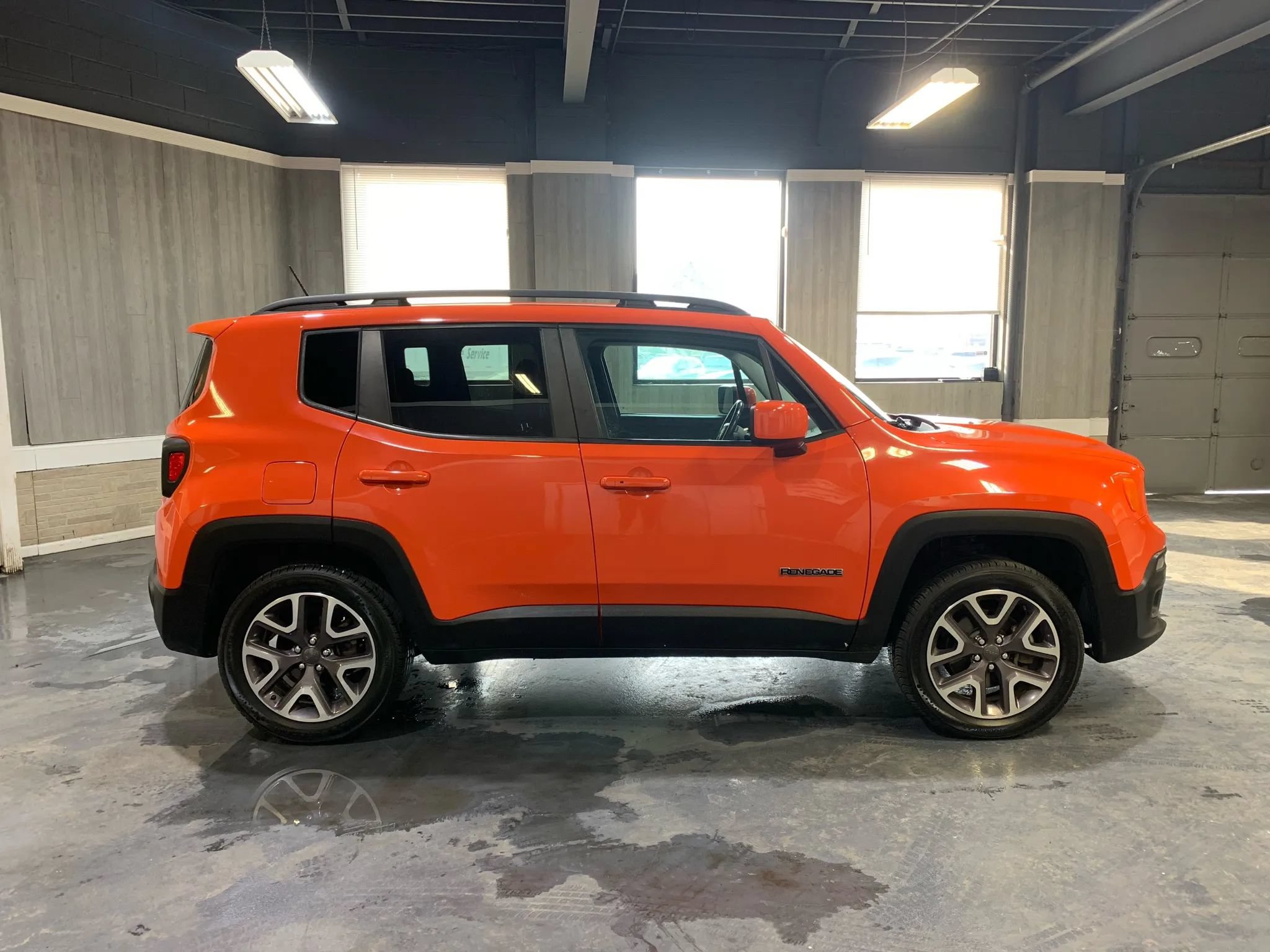 Used 2016 Jeep Renegade Latitude w/ Popular Equipment Group AWD/4WD image 7