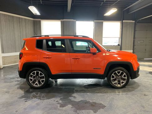 Used 2016 Jeep Renegade Latitude w/ Popular Equipment Group AWD/4WD image 7
