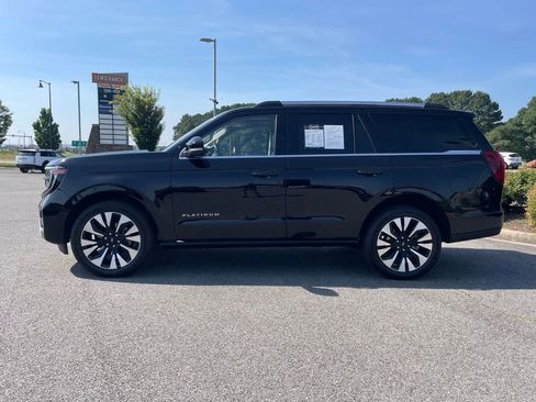 Used 2025 Ford Expedition Platinum w/ Driver's Package AWD/4WD image 4