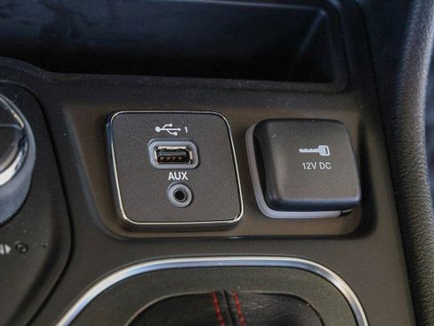 Used 2022 Jeep Cherokee Trailhawk w/ Premium Leather Package AWD/4WD image 19