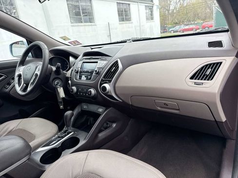 Used 2011 Hyundai Tucson GLS image 16