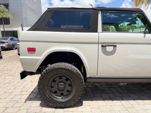 Used 2025 Ford Bronco Badlands AWD/4WD image 26