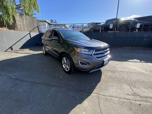 Used 2017 Ford Edge Titanium w/ Technology Package AWD/4WD image 8