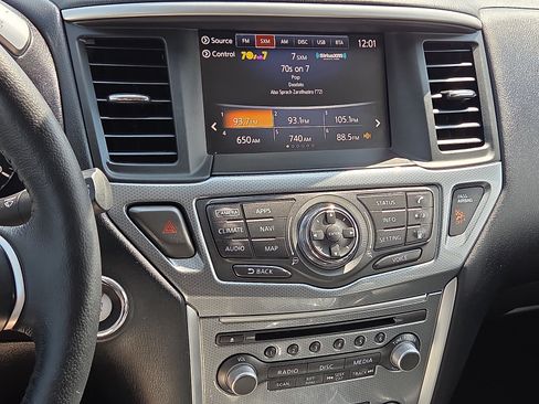 Used 2019 Nissan Pathfinder SL AWD/4WD image 18