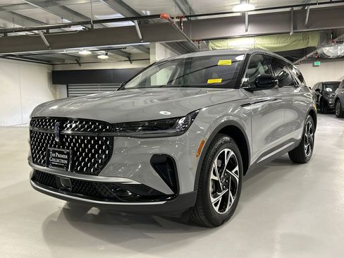 Used 2026 Lincoln Nautilus Premier w/ Equipment Group 102A image 5