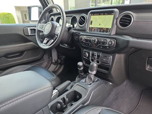 Used 2023 Jeep Wrangler Unlimited Sahara w/ Cold Weather Group AWD/4WD image 16