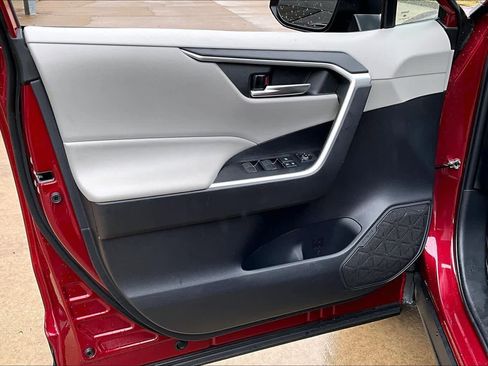 Used 2022 Toyota RAV4 XLE image 23