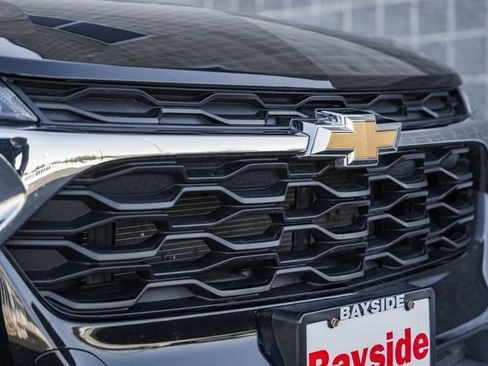 Used 2025 Chevrolet Trax LT w/ LT Convenience Package image 10