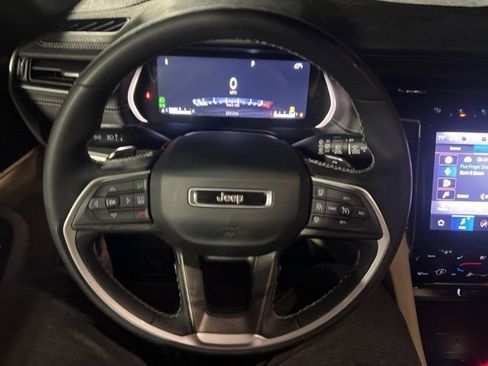 Used 2024 Jeep Grand Cherokee L Limited w/ Luxury Tech Group II image 18