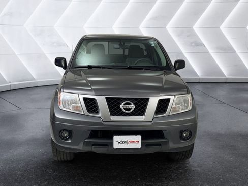 Used 2021 Nissan Frontier SV image 2