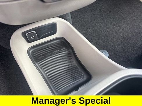 Used 2024 Chrysler Pacifica Touring-L FWD image 25