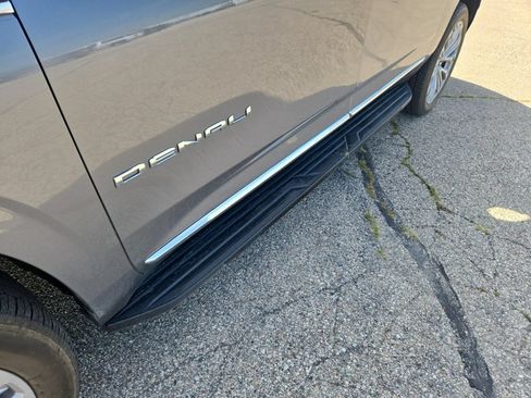 Used 2022 GMC Yukon XL Denali AWD/4WD image 37