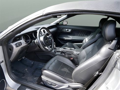 Used 2020 Ford Mustang Premium image 10