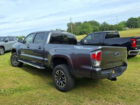 Used 2022 Toyota Tacoma TRD Sport w/ Technology Package RWD image 8