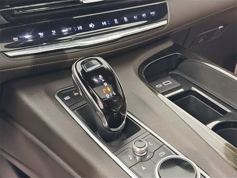 Used 2022 Cadillac Escalade ESV Premium Luxury image 17