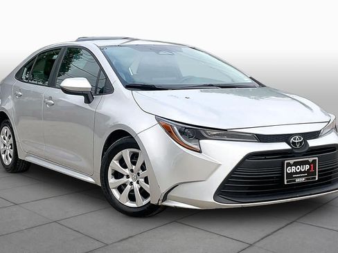 Used 2023 Toyota Corolla LE FWD image 3