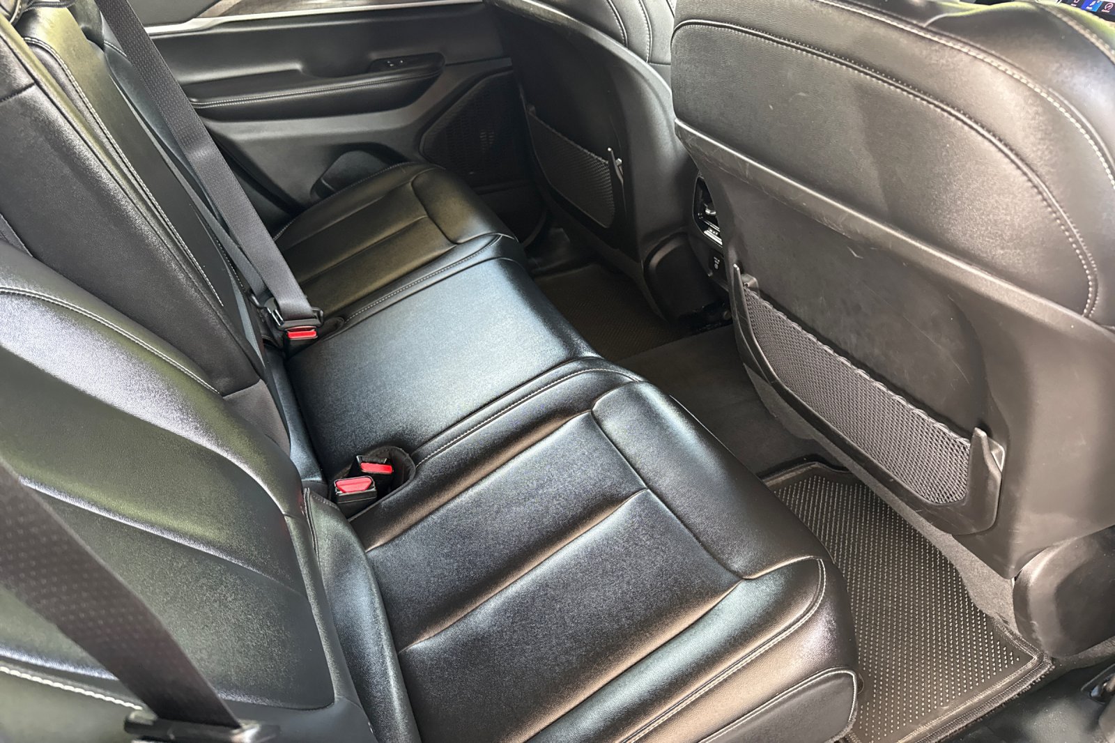 Used 2024 Jeep Grand Cherokee Limited RWD image 23
