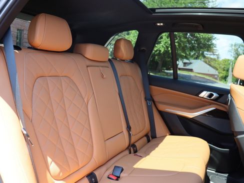 Used 2024 BMW X5 xDrive40i w/ Premium Package AWD/4WD image 17