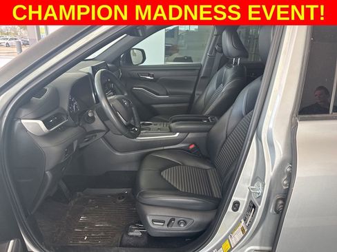 Used 2022 Toyota Highlander XSE image 8