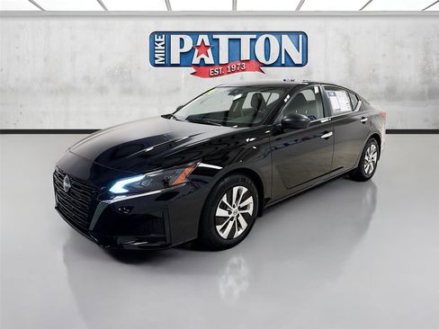 Used 2024 Nissan Altima 2.5 S image 3