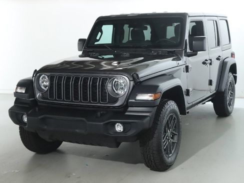 Used 2025 Jeep Wrangler Unlimited Sport AWD/4WD image 4