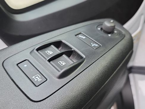 Used 2025 RAM ProMaster 2500 w/ Convenience Group FWD image 24