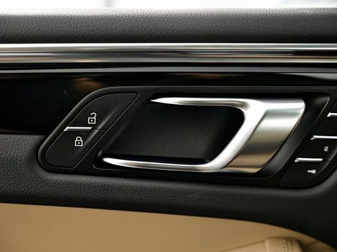 New 2026 Porsche Macan image 21