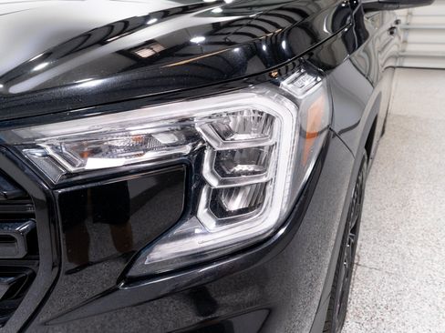 Used 2024 GMC Terrain SLT w/ Infotainment Package II FWD image 8