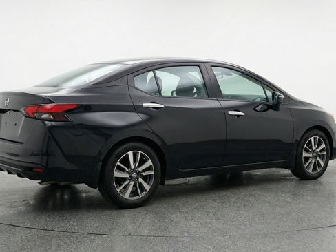 Used 2025 Nissan Versa SV image 9