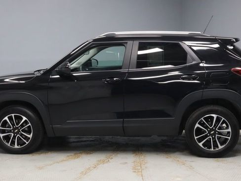 Used 2025 Chevrolet TrailBlazer LT w/ LT Cold Weather Package FWD image 7