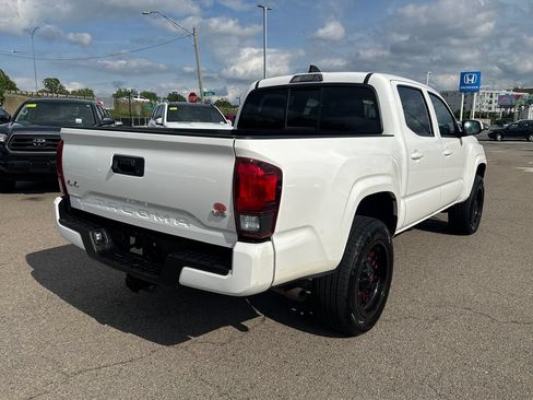 Used 2020 Toyota Tacoma SR AWD/4WD image 8