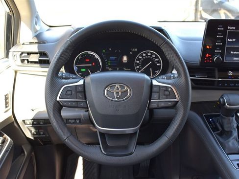 Used 2024 Toyota Sienna Limited AWD/4WD image 15