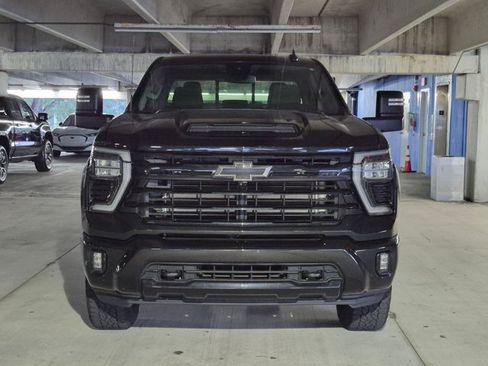 Used 2024 Chevrolet Silverado 2500 LT w/ Midnight Edition AWD/4WD image 2