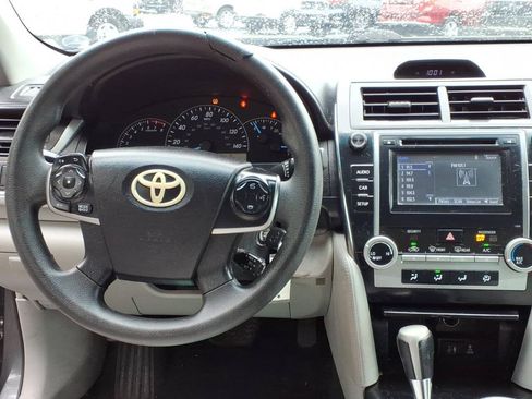 Used 2014 Toyota Camry FWD image 12
