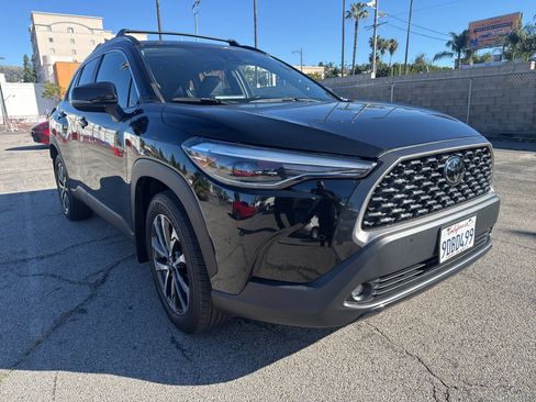 Used 2022 Toyota Corolla Cross XLE w/ Black Badges Package (TMS) image 7