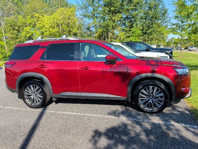 Used 2024 Nissan Pathfinder SL w/ SL Premium Package AWD/4WD image 2