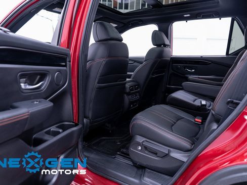 Used 2025 Honda Pilot TrailSport image 38