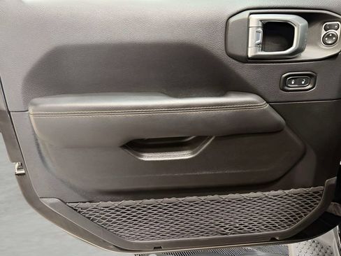 Used 2022 Jeep Wrangler Unlimited Sahara AWD/4WD image 13