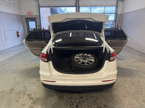 Used 2019 Ford Fusion SE image 11