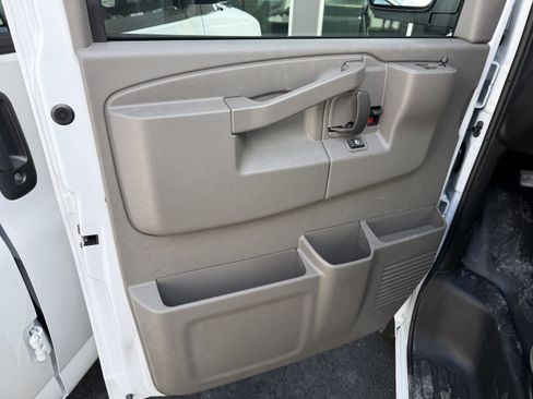 New 2026 Chevrolet Express 3500 Extended RWD image 9