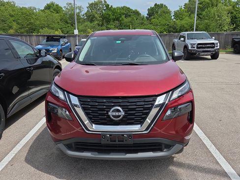 Used 2023 Nissan Rogue S image 3