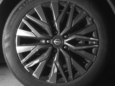 Used 2025 Nissan Altima 2.5 SV FWD image 13