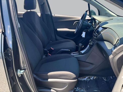 Used 2020 Chevrolet Trax LS w/ Tint and Cruise Package FWD image 9
